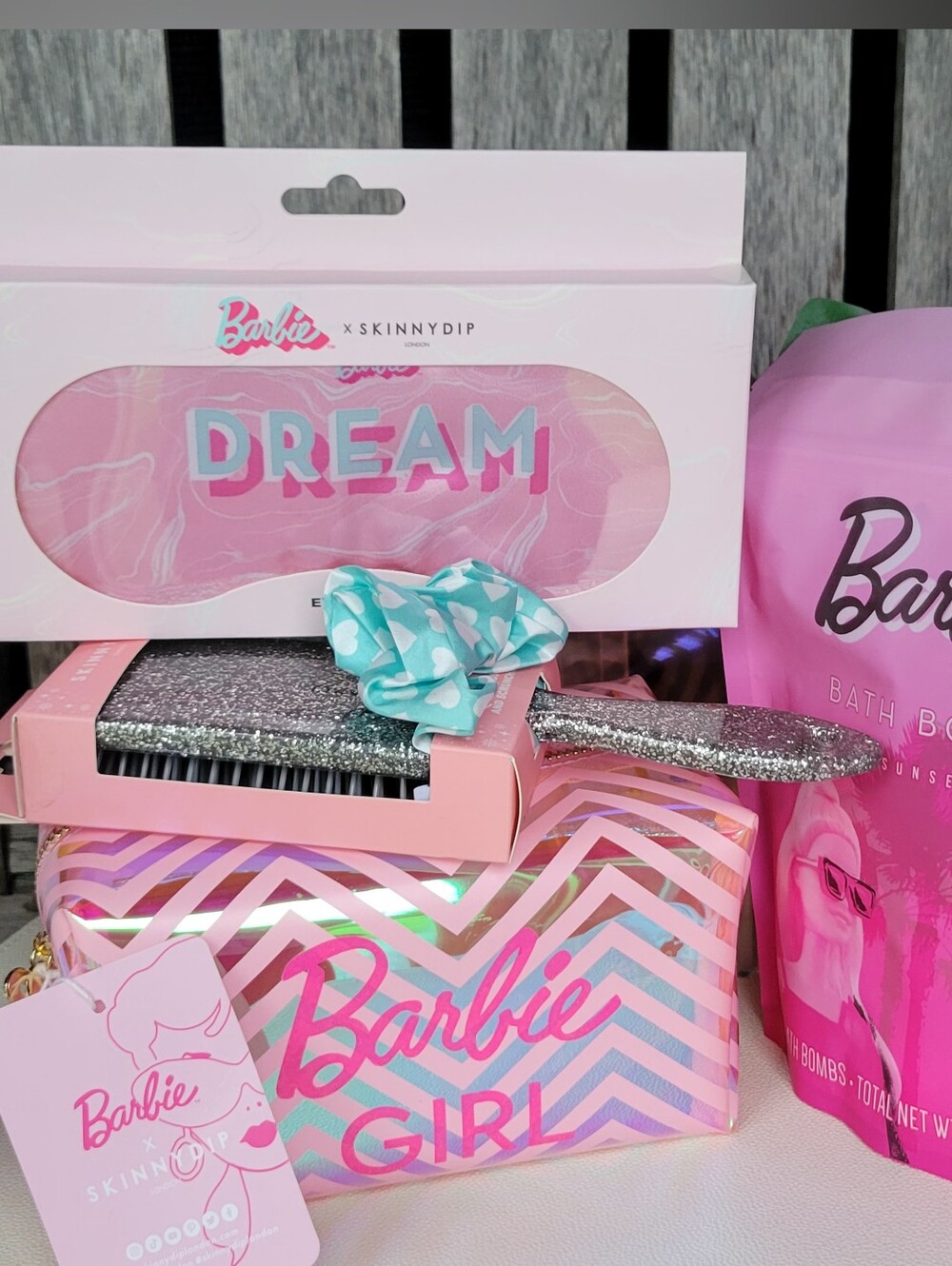 Barbie Skinnydip London : Steamers, Eyemask, Zip Pouch, Hair Brush & Scuunci